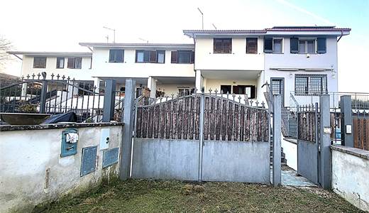 villino a schiera con giardino